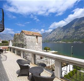 5 bedroom bayside villa with pool near Kotor, sleeps 12